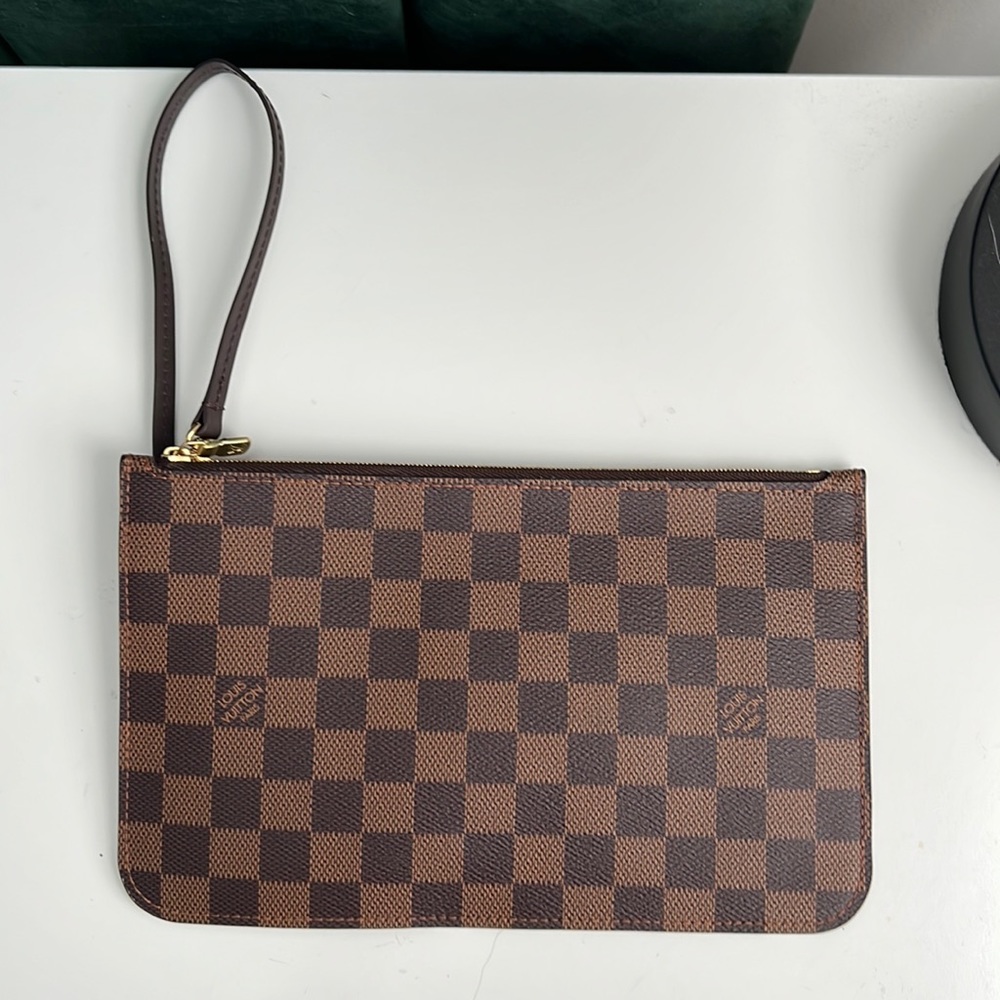 LOUIS VUITTON NEVERFULL POUCHETTE